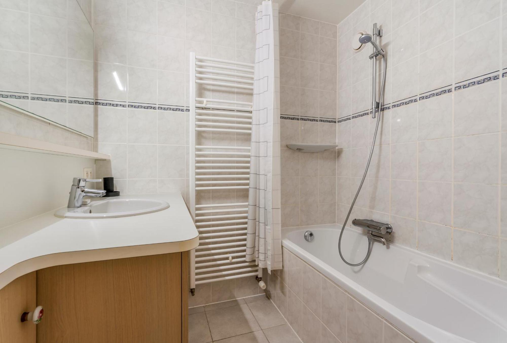 Beautiful Spacious 100m From The With 2 Terraces & Private Garage Box Appartement Ostende