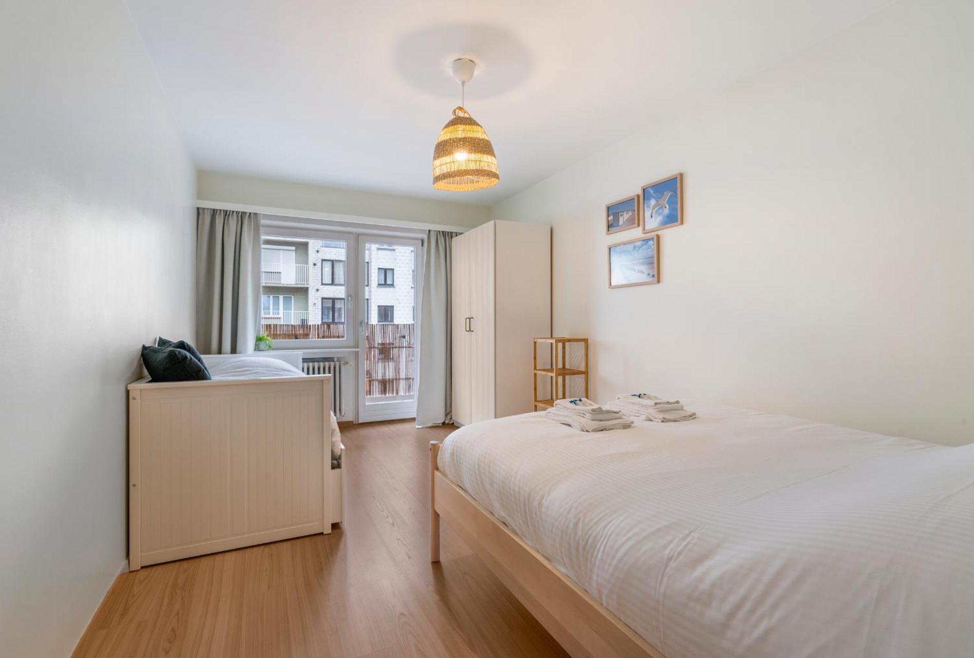 Beautiful Spacious 100m From The With 2 Terraces & Private Garage Box *