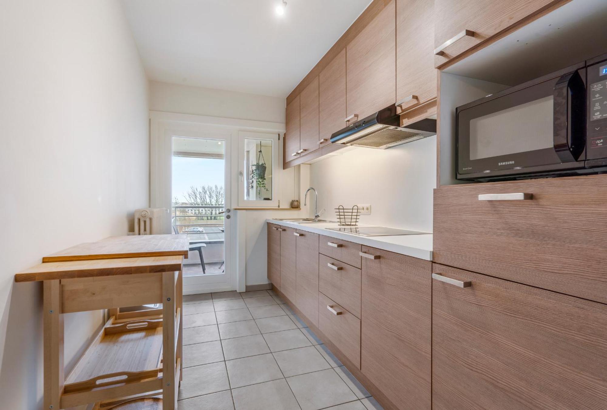 Beautiful Spacious 100m From The With 2 Terraces & Private Garage Box * Ostende